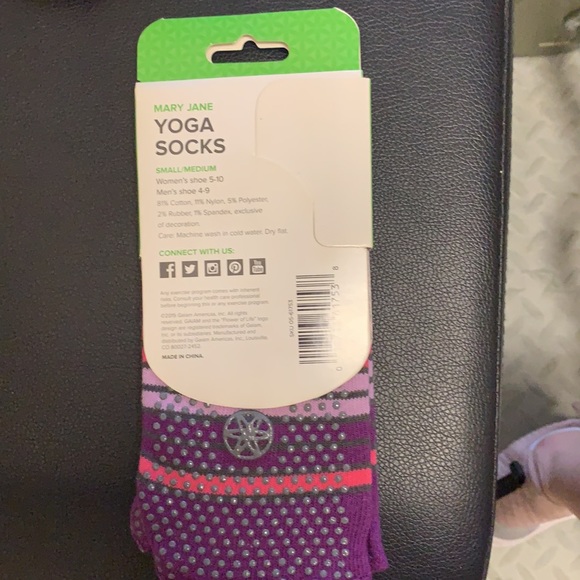 Gaiam Yoga Socks 🧦 - Picture 2 of 2
